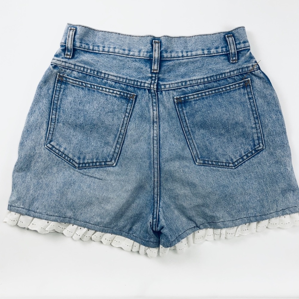 90S RIO BUTTON FLY JEAN SHORTS WITH RUFFLE HEM - Picture 2 of 3